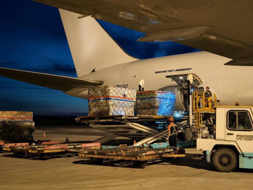 杭州空港口岸上半年进出口货运量突破11万吨，跨境电商成主要驱动力